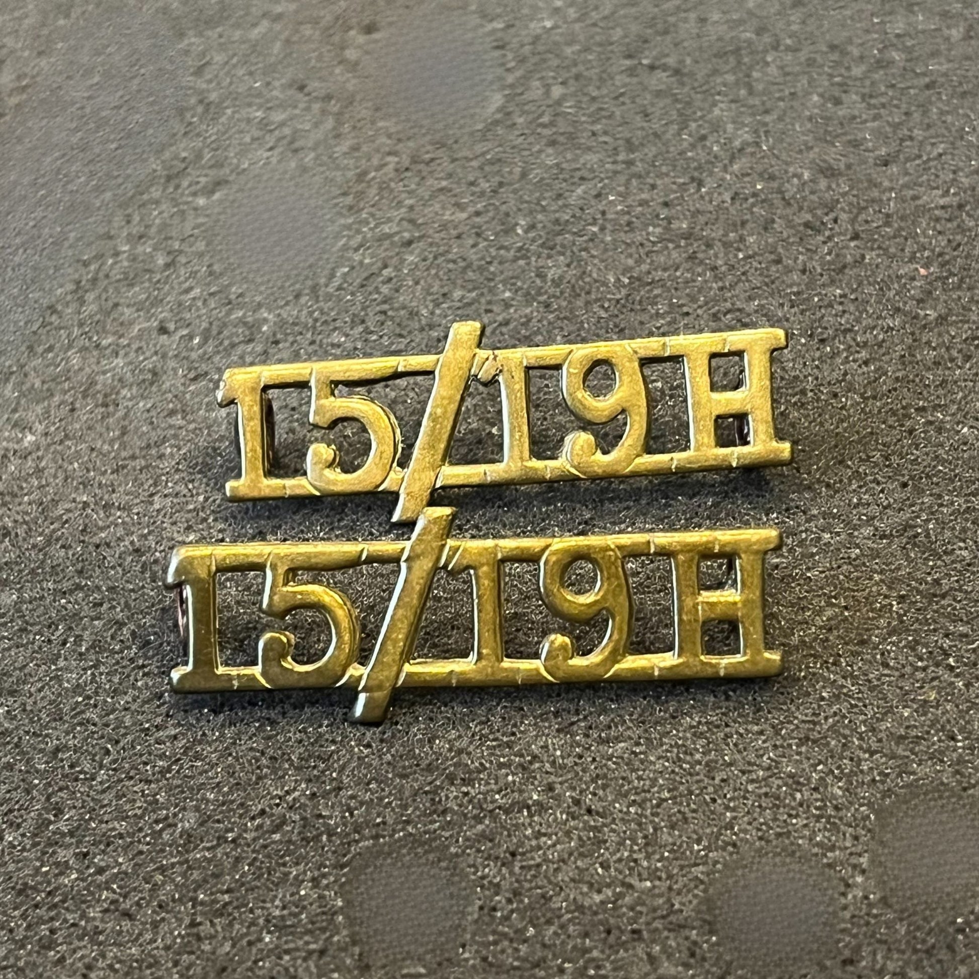 Gradia Militaria -  15/19 Hussars brass shoulder titles titles