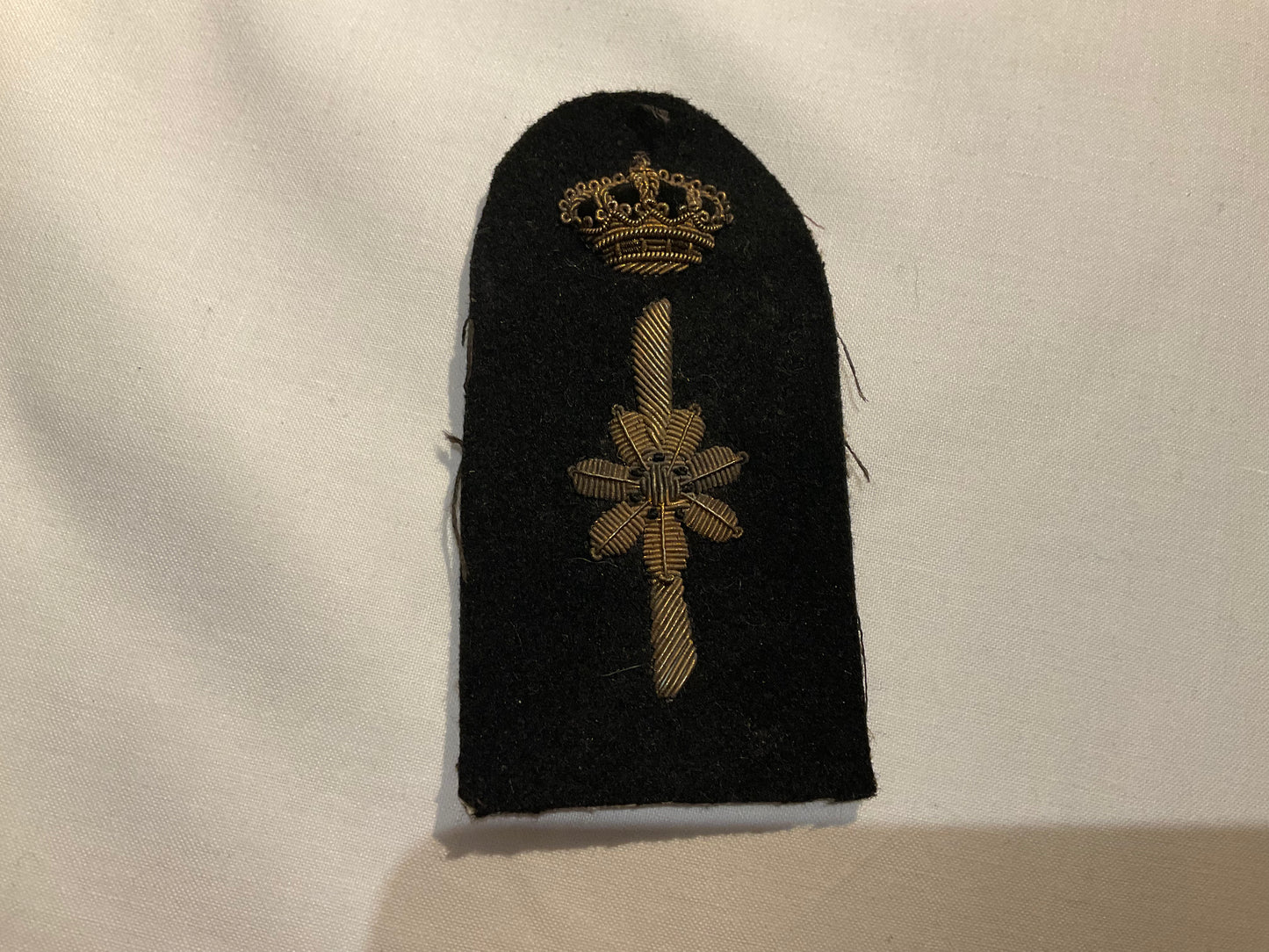 1920-1945 Dutch Aircraft mechanics bullion trade badge