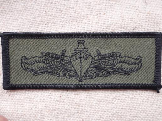Gradia Militaria -  U.S Navy 'SURFACE WARFARE' Black on Olive Green Breast Qualification