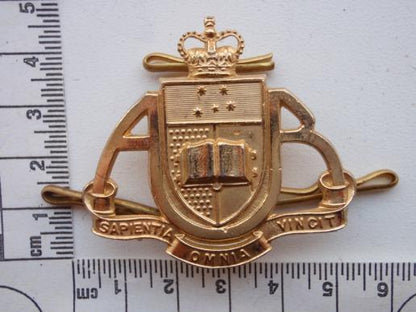 Gradia Militaria -  Adelaide University Regt Q/C Hat Badge