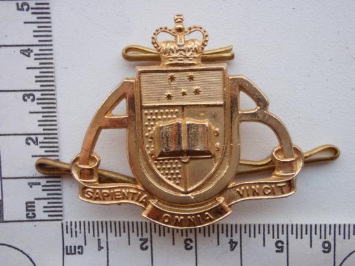 Gradia Militaria -  Adelaide University Regt Q/C Hat Badge