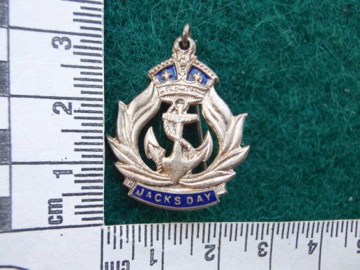 Gradia Militaria -  WW2 'JACKS DAY' w/m & Enamel Lapel Badge