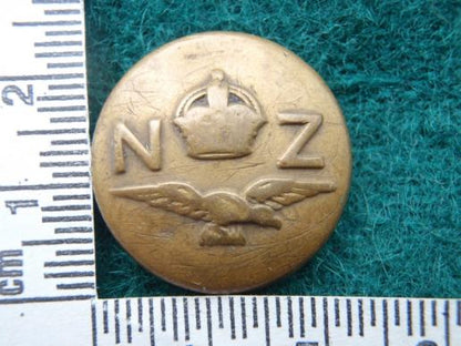 Gradia Militaria -  WW2 N.Z Air Force Brass Button