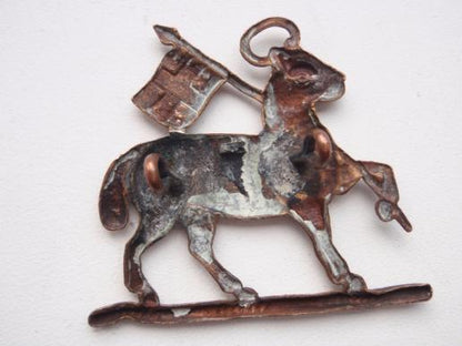 WW2 Queens Regt Cap Badge