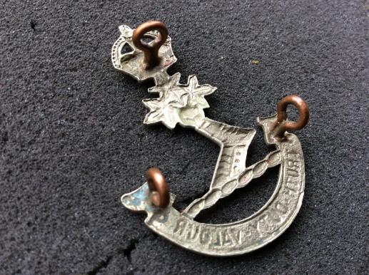 WW2 Canadian Officers Training School Cap Badge