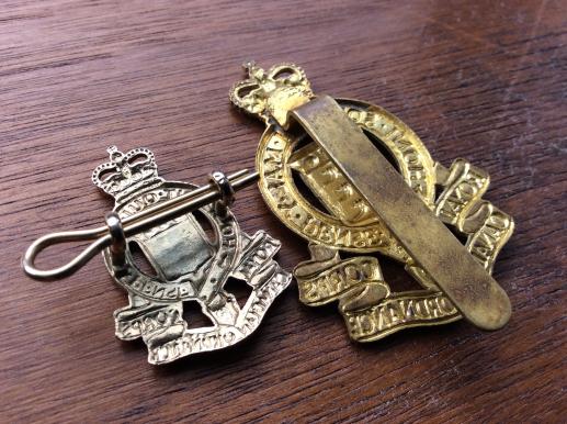 Q/C Royal Canadian Ordnance Corps Cap Badge & Collar