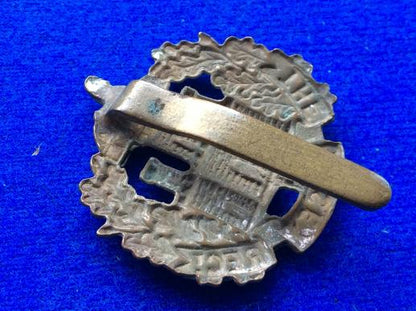 The Essex Regiment bi-metal Cap Badge