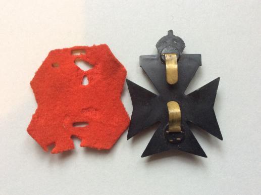 WW2 economy Plastic K.R.R.C cap badge