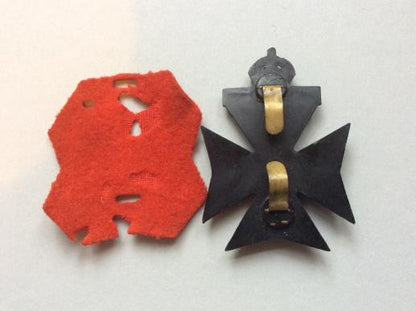 WW2 economy Plastic K.R.R.C cap badge