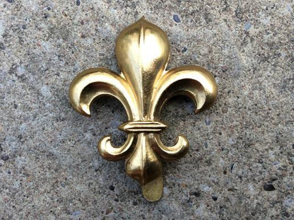 Gradia Militaria -  WW2 The Manchester Regiment Brass Cap badge