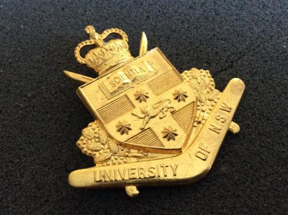 Gradia Militaria -  University of New South Wales Gilt Hat Badge 1953-60