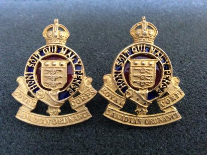 Gradia Militaria -  WW2 Royal Canadian Army Ordnance Corps Officers Collars
