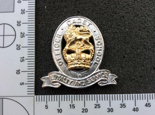 Gradia Militaria -  Australian Army Officer cadet School Anodised Collar badge