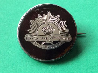 Gradia Militaria -  1915 dated, London maker A.I.F tortoise shell & Silver Sweetheart