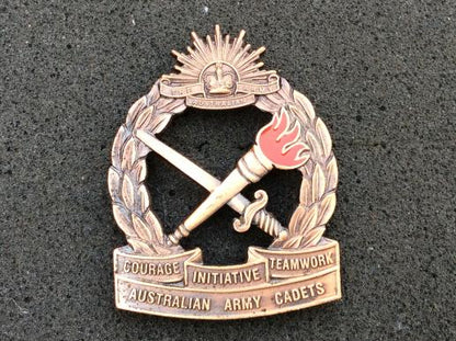 Gradia Militaria -  Australian cadet Corps Hat Badge circa 2000