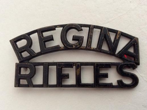 Gradia Militaria -  WW2 Canadian REGINA RIFLES Shoulder Title
