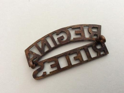 WW2 Canadian REGINA RIFLES Shoulder Title