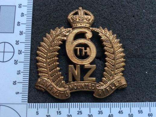 Gradia Militaria -  WW1 6th New Zealand Mounted Rifles Cap badge