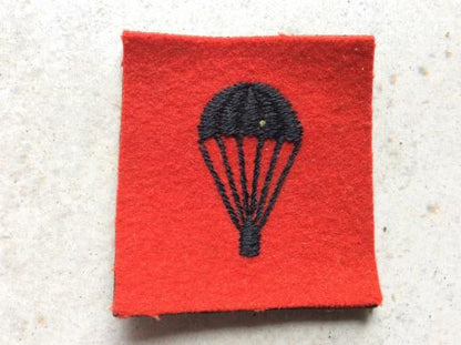 Gradia Militaria -  British Army Black on red Parachute course Sleeve badge