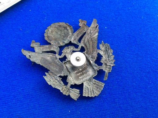 1950 issue U.S Air Force Officers peak cap badge, British Made.