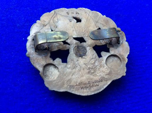 WW2 Hampshire Regiment economy Plastic Cap Badge