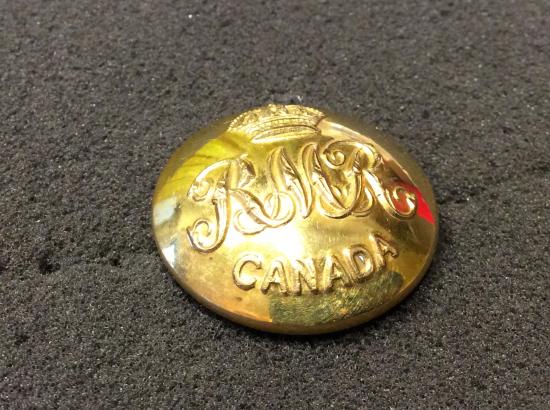 K/C Royal Montreal Regiment Gilt Officers Button