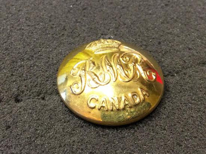K/C Royal Montreal Regiment Gilt Officers Button