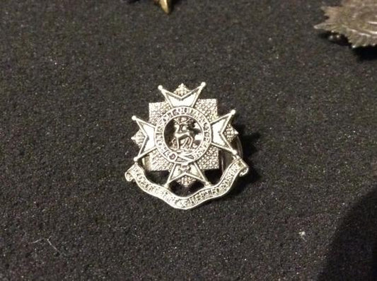 Gradia Militaria -  Hertfordshire & Bedfordshire Regiment Lapel Badge