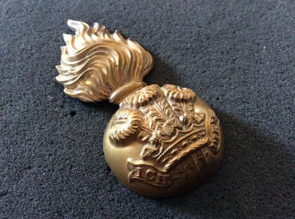 V.R ( 1881 Pattern) Royal Welsh Fusiliers ORs fur hat badge