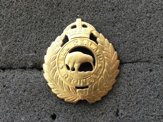 Gradia Militaria -  K/C New Zealand Regiment Brass Cap badge