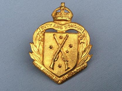 Gradia Militaria -  K/C Royal Australian Infantry Regiment gilded brass hat badge
