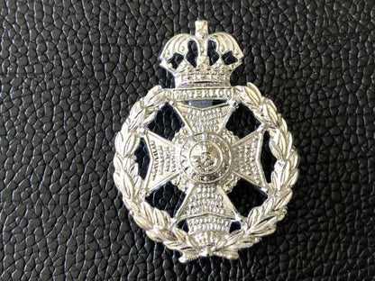 Gradia Militaria -  Rifle Brigade anodised cap badge circa 1956-58