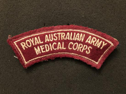 Gradia Militaria -  Royal Australian Army Medical Corps bordered shoulder title