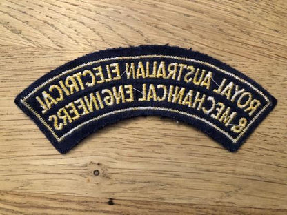 Royal Australian Electrical & Mechanical Engineers cloth shoulder title