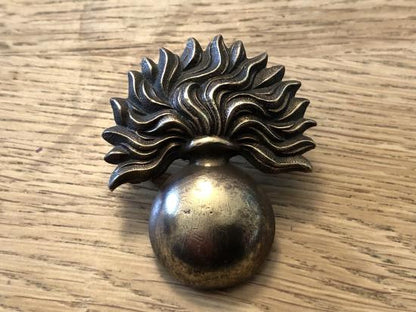 Gradia Militaria -  WW1/2 Grenadier Guards cap badge