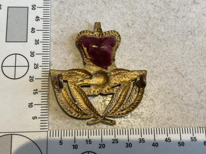 Post 1952 R.A.F Warrant officers cap/beret badge
