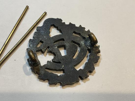 WW1 Canadian Army Veterinary Corps collar badge