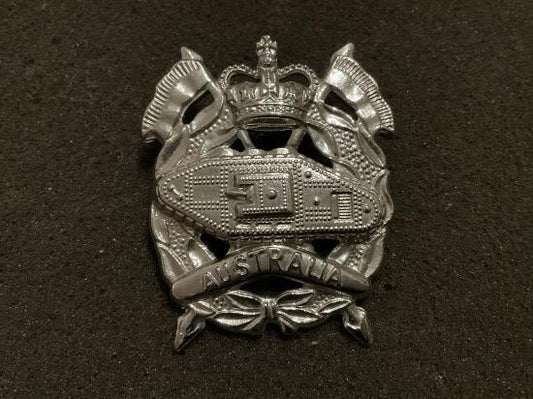 Gradia Militaria -  Royal Australian Armoured Regiment chrome metal hat badge