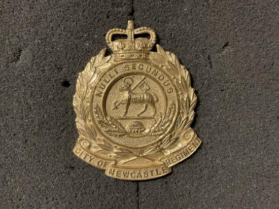 Gradia Militaria -  Australian 2nd Battalion city of Newcastle Regiment hat badge