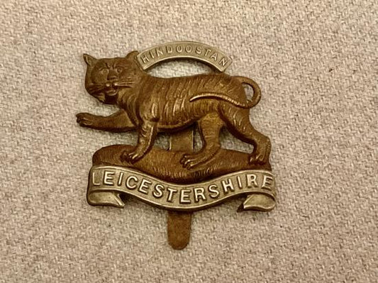 Gradia Militaria -  Leicestershire Regiment O.Rs cap badge