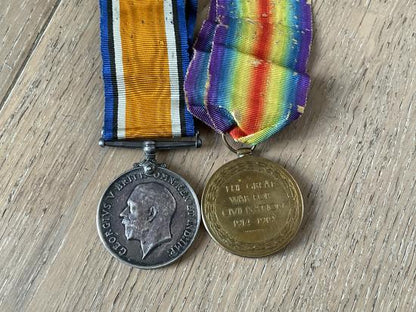 WW1 pair ; 561 Pte A.LEE 3 M.G. COY A.I.F