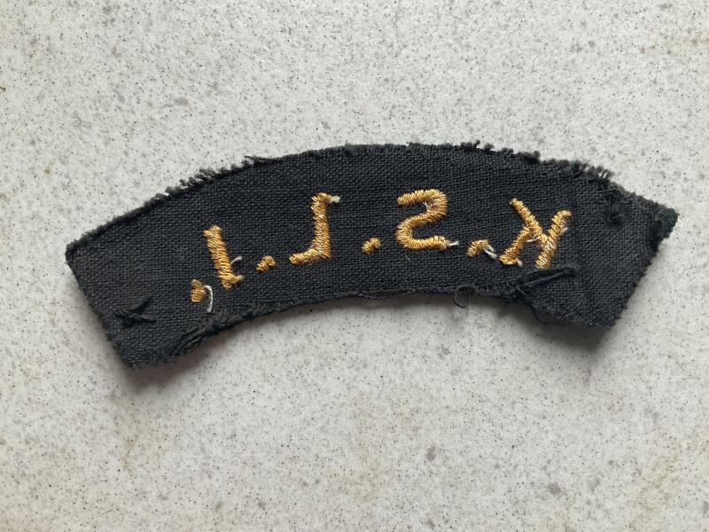 K.S.L.I cloth shoulder title, yellow on dark green backing