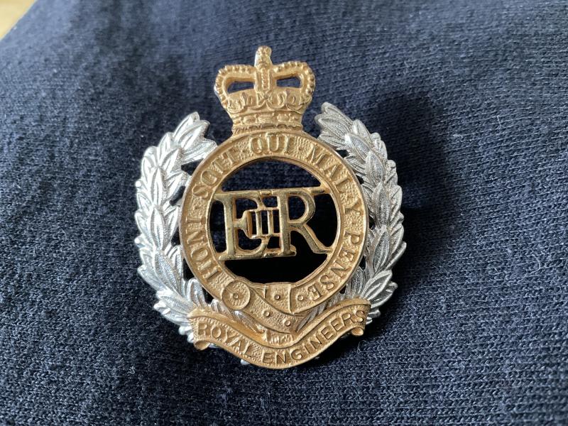 Gradia Militaria -  Post 1952 Royal Engineers officers bi/metal cap badge