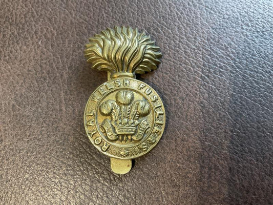 Gradia Militaria -  WW1 All brass economy Royal Welsh Fusiliers cap badge
