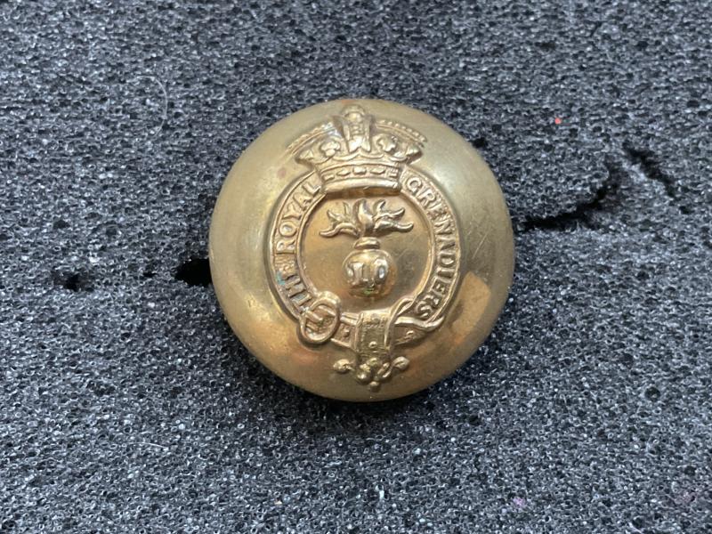 Gradia Militaria -  WW1 C.E.F 10th Regiment, Royal Grenadiers button