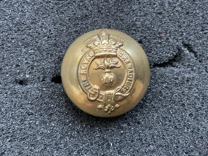 Gradia Militaria -  WW1 C.E.F 10th Regiment, Royal Grenadiers button