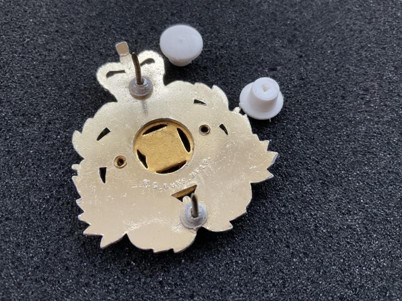 Royal Queensland Regiment , brass & anodised cap badge