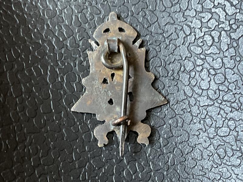 WW2 Indian Army P.A.V.O Cavalry pugri fixing cap badge