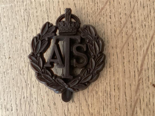 Gradia Militaria -  WW2 Plastic economy A.T.S Cap badge