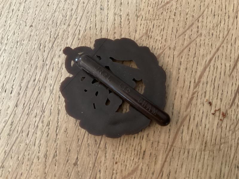 WW2 Plastic economy A.T.S Cap badge